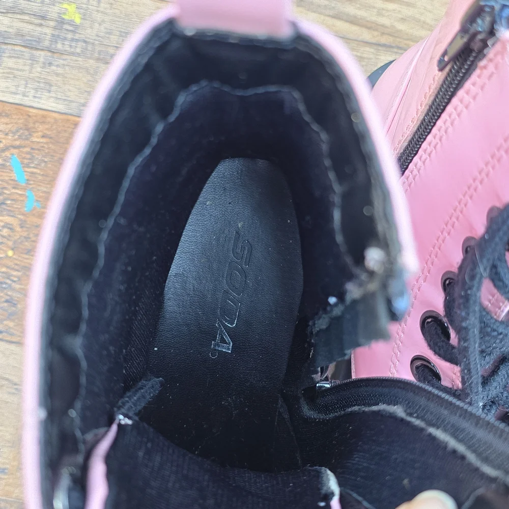 Soda Combat Pink Kids Lace Up Boots Size 6.5